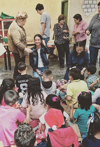 Amparo Carrioza, Compartiendo su energía.