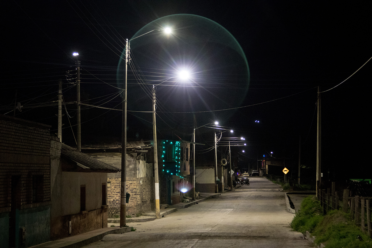 Vista nocturna de la modificación del Alumbrado Público - Municipio de Lenguazaque, Cundinamarca.