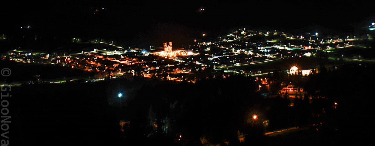 Vista Parque principal alumbrado público - Municipio de Lenguazaque, Cundinamarca.