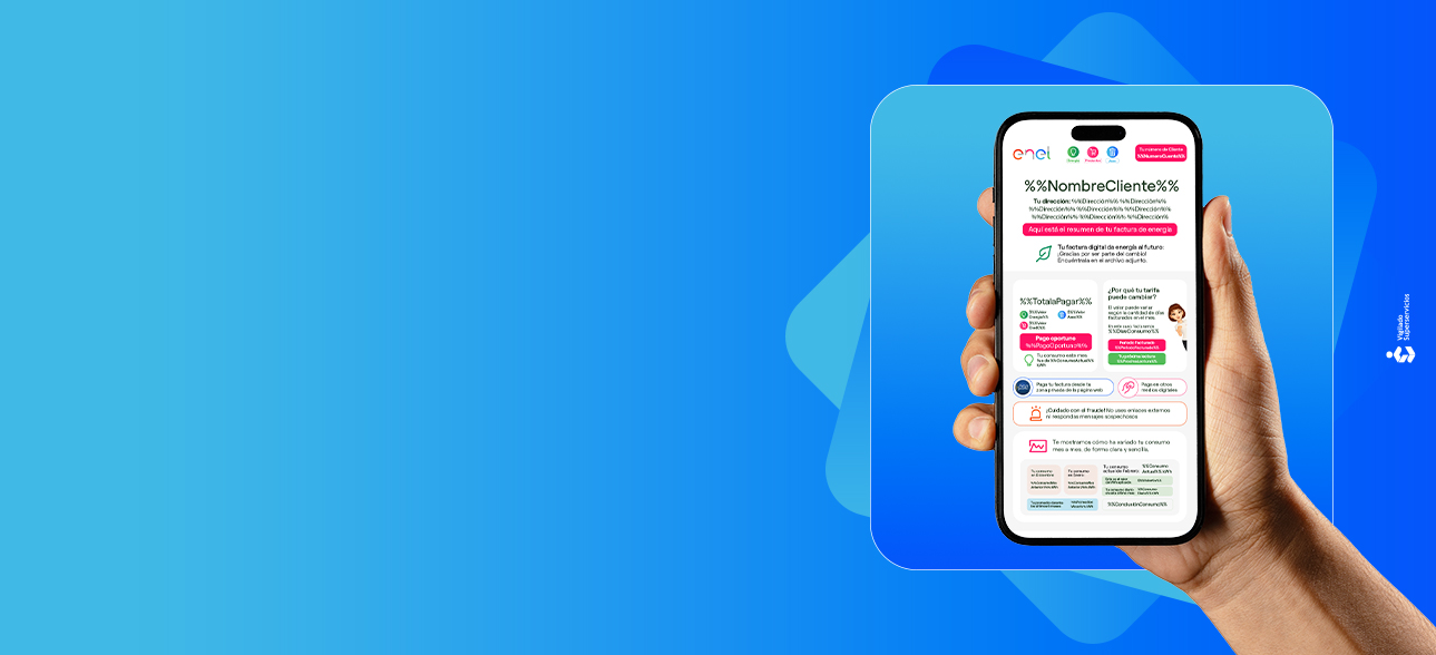 Técnicos de Enel Colombia en un poste