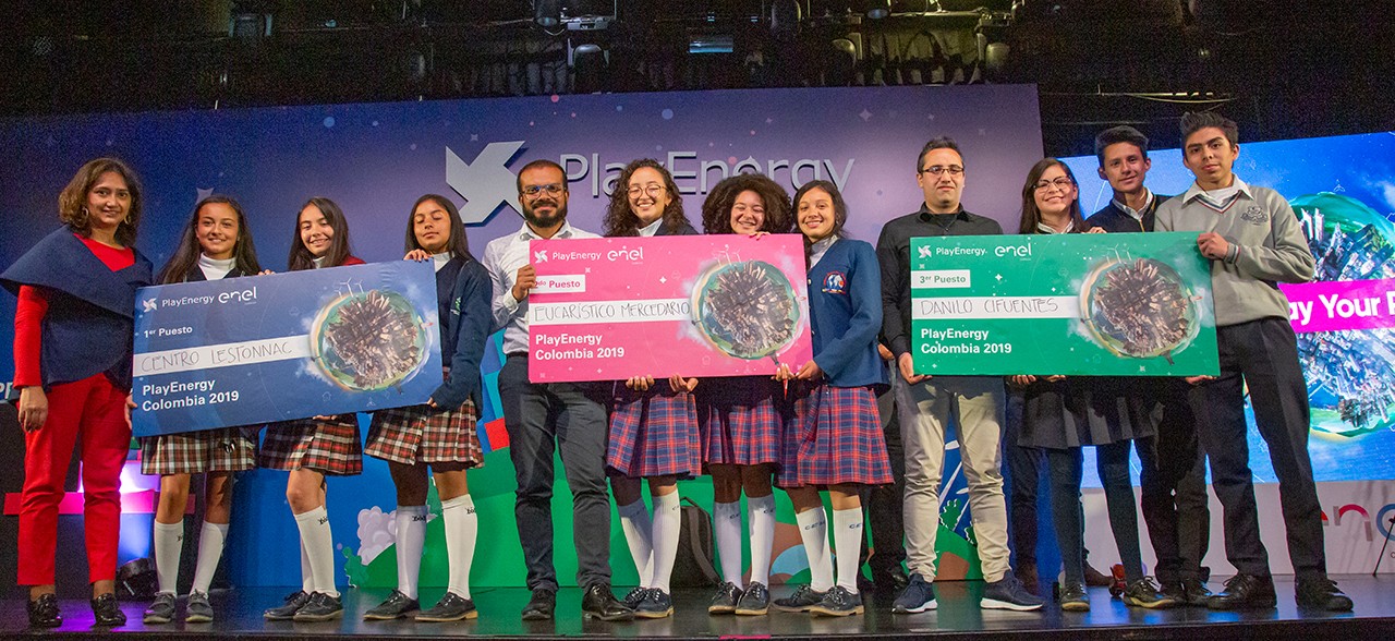  Estudiantes participantes del programa PlayEnergy de Enel Colombia con sus proyectos de innovación energética y sostenibilidad