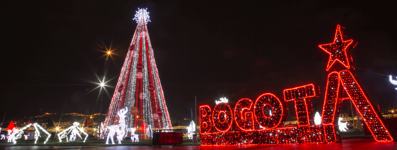 Árbol de Navidad gigante en parque de Bogotá, alumbrado navideño Enel