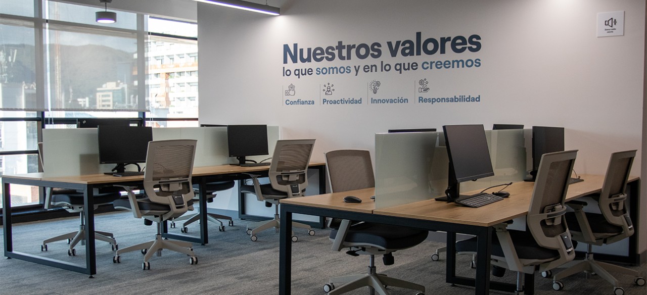 Las nuevas oficinas de Enel Colombia con espacios más iluminados y amplios. 