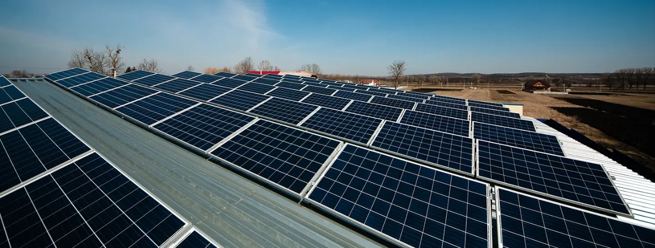 Soluciones de energía solar para empresas con Enel y Bancolombia.