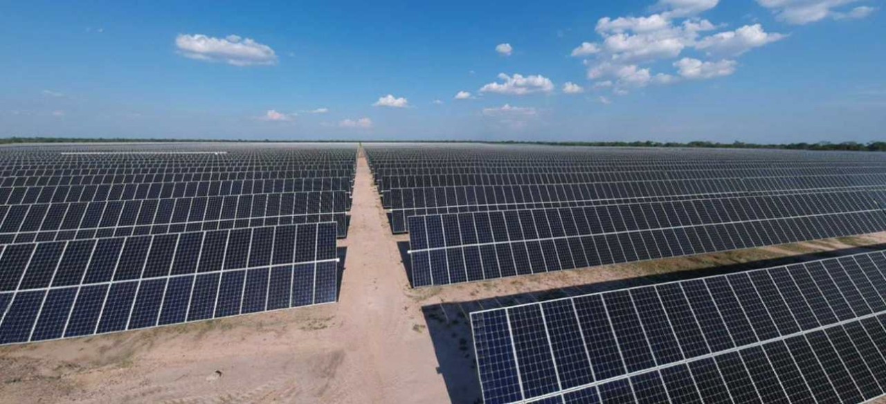  Entre los parques con paneles solares en Colombia se destaca El Paso, ubicado en el departamento del Cesar.