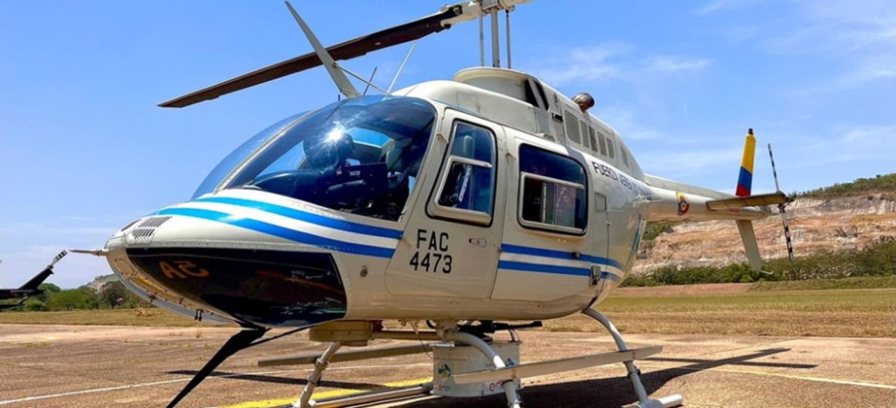 Helicóptero de la Fuerza Aeroespacial Colombiana (FAC) con los equipos de tecnología LiDAR de Enel Colombia.