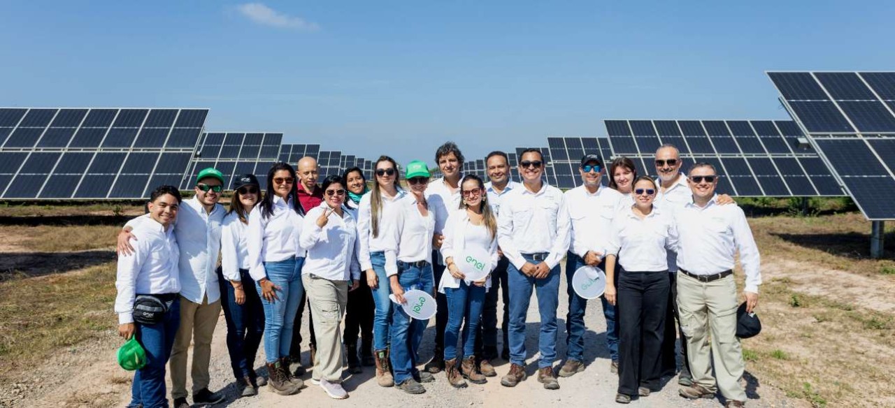 Evento de inauguración del parque solar La Loma.