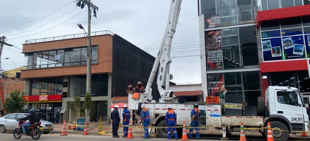 Mantenimientos en las redes, parte del desarrollo de los planes de inversión de Enel Colombia para mejorar el servicio de energía en Cota, Cundinamarca.