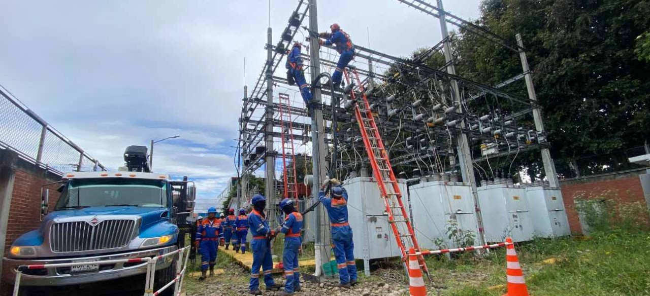 Obras en la subestación Cota, parte de los planes de inversión de Enel Colombia para mejorar el servicio de energía en Cota, Cundinamarca.