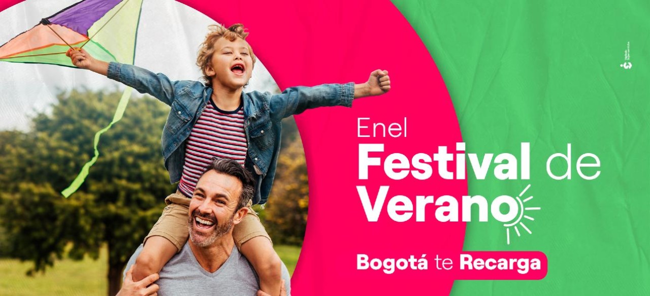 Familia elevando comenta en el Festival de Verano de Bogotá 2024.