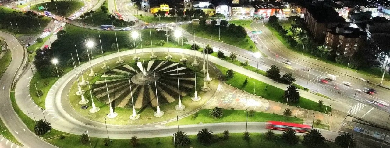 Monumento a las Banderas destacada con el servicio de iluminación arquitectónica de Enel.