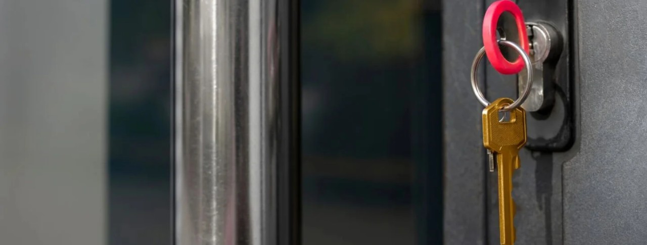¿Cómo sacar una llave partida de una cerradura?