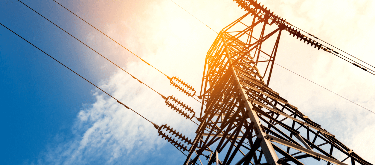 Ilustración comparativa de corriente alterna y corriente continua y sus aplicaciones en el hogar