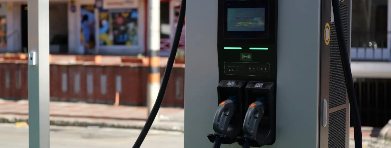 Primera red de cargadores eléctricos de carga rápida en Bogotá.