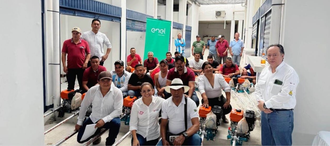 Agricultores del Huila reciben motocultores de Enel Colombia en programa de fortalecimiento productivo