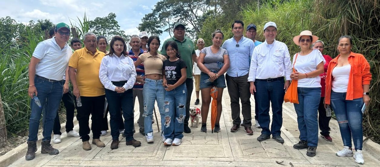 Inauguración placa huella 1