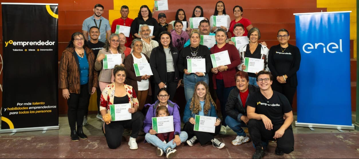 Emprendedores de Sarapiquí reciben certificados del programa Emprende con Enel y Yo Emprendedor