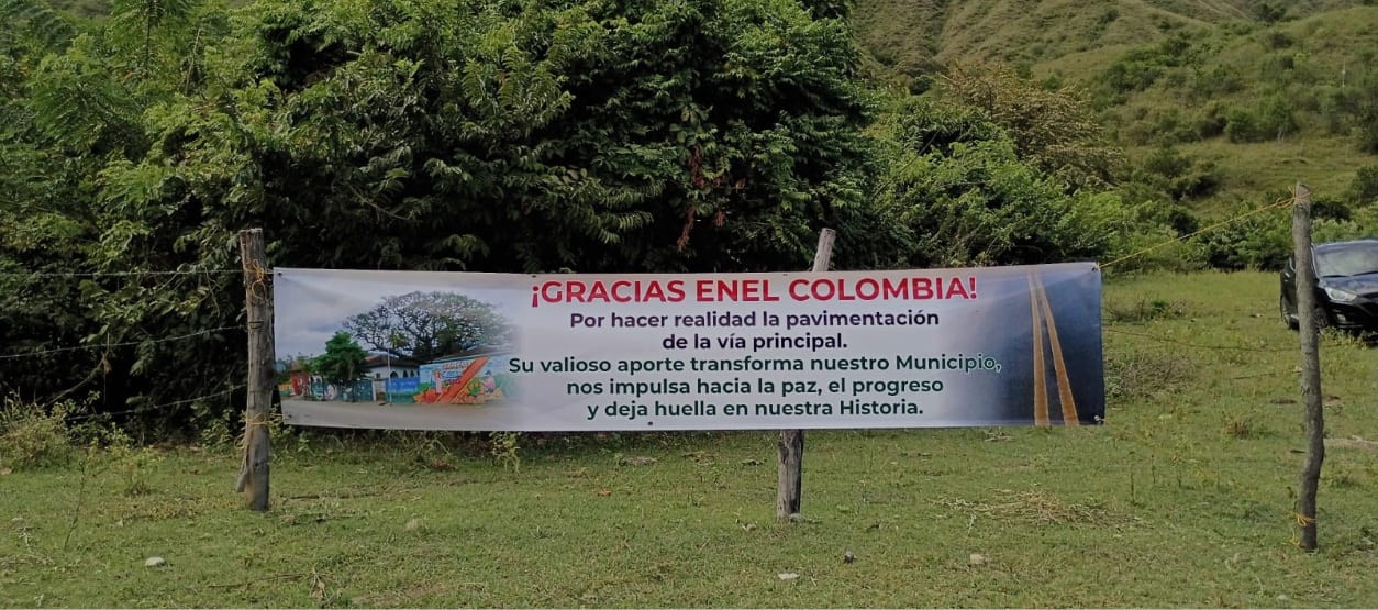Valla informativa del proyecto de pavimentación de la vía Algeciras en el departamento del Huila.