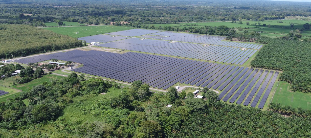 Con 11 parques solares, Enel Panamá contribuye con la matriz energética del país, haciéndola más limpia y diversa.