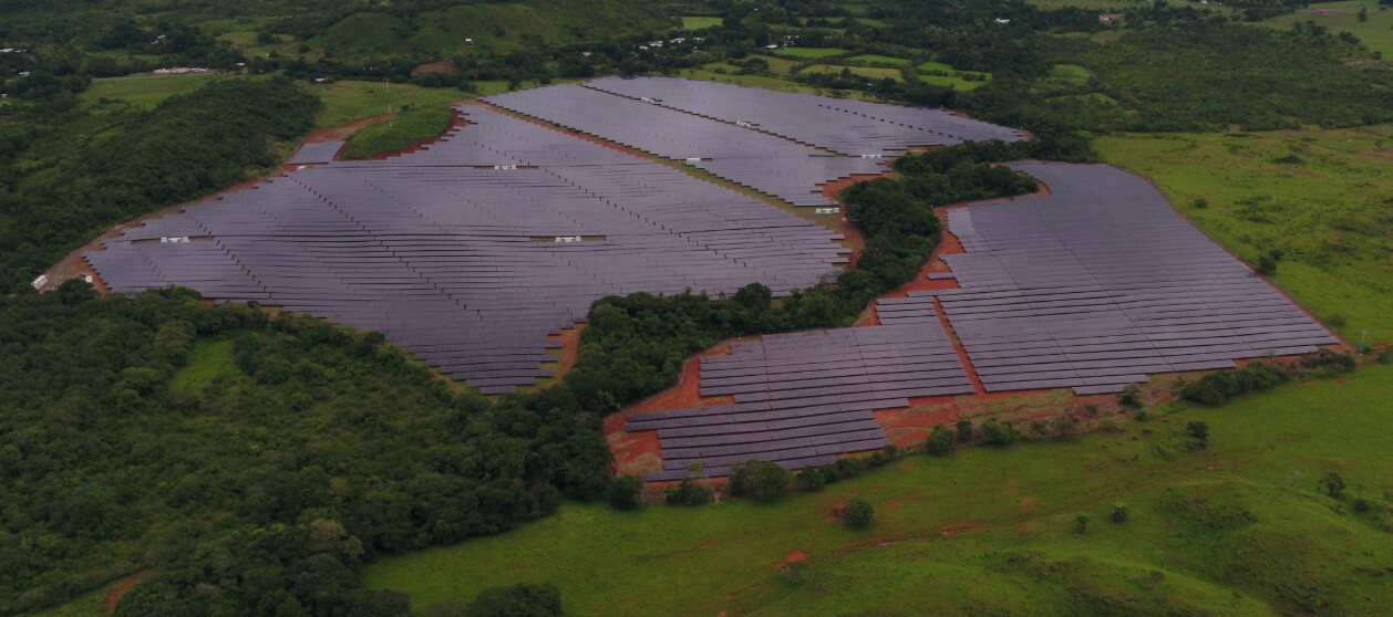 Con 11 parques solares, Enel Panamá contribuye con la matriz energética del país, haciéndola más limpia y diversa.